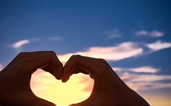 天空下着霜醉在马路上是什么歌