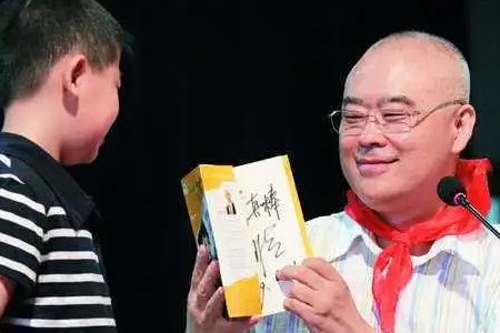 童话作家郑渊洁谈人教版教材争议，他都指出了哪些问题？