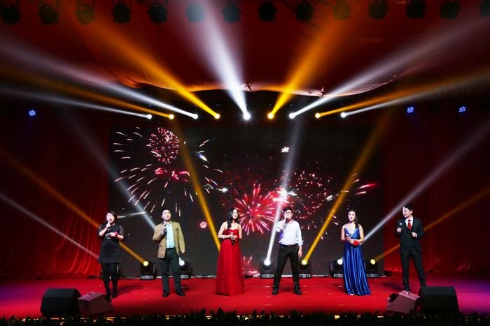 群星演唱《相亲相爱》歌词！