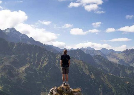 “情到深处人孤独 爱至穷时尽沧桑 ，这句话是什么意思？
