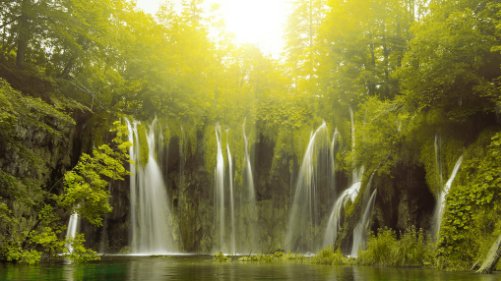 一般的保姆最底收费是多少（带小孩做饭）