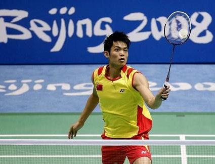 在2008年北京奥运会羽毛球比赛中，中国羽毛球共获得奖牌多少枚、？其中金牌多少枚？