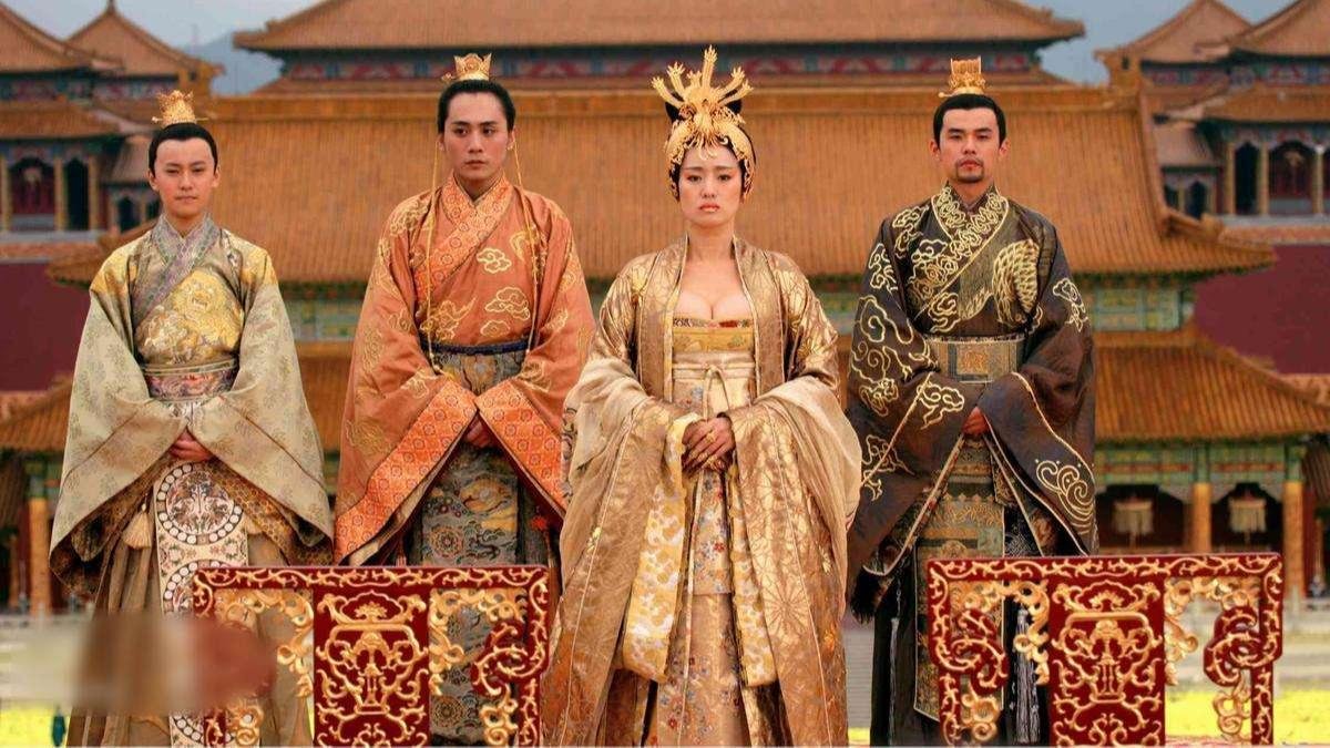 黄金甲主要讲述了什么？