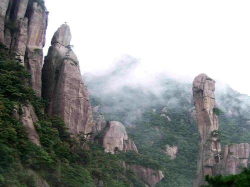 不识庐山真面目，只缘身在此山中是哪首诗中的？这首诗叫什么名字