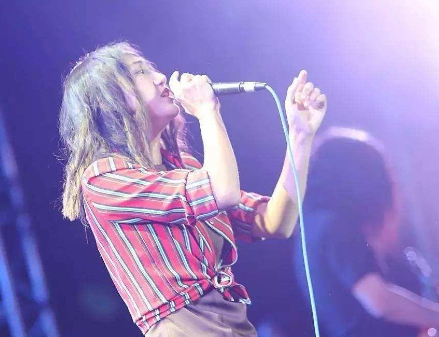 cf跳跳乐怎么在空中连跳