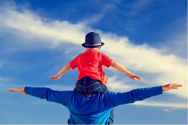 用自己的语言谈谈你对送报少年和儿子的看法