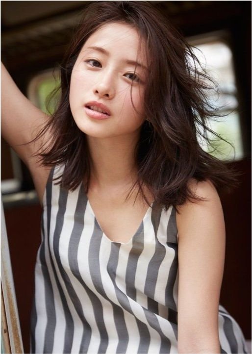 石原里美被曝将退圈从政，消息属实吗？