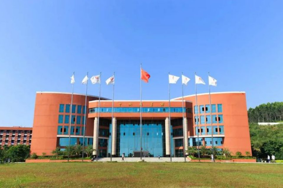 广东财经大学华商学院分数线