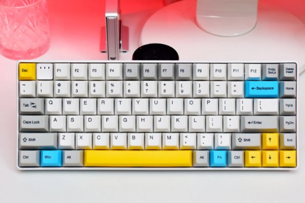 电脑键盘打字字母错乱是什么原因？