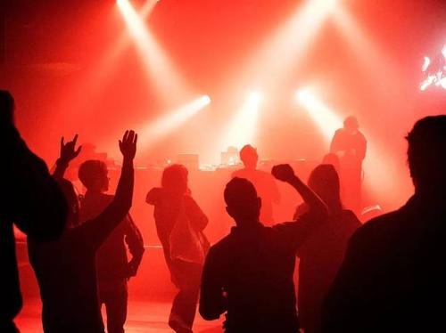 Dance me to the end of love什么意思