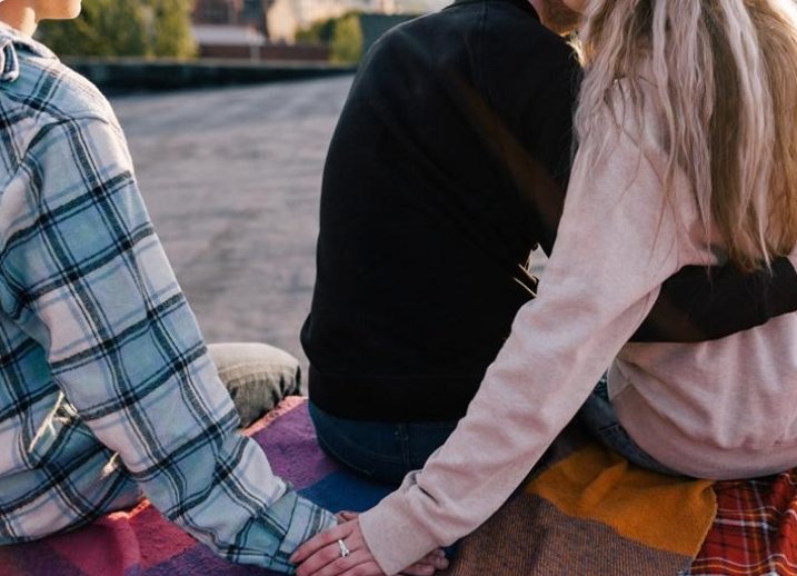 16年生3孩不是亲生第三人发声，事件背后的真相到底是什么？