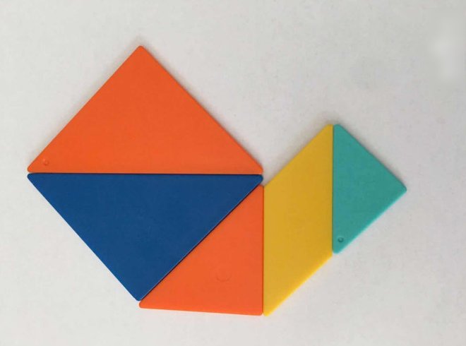 七巧板七块都用上能拼出六边形吗？如果能请说明怎么拼成