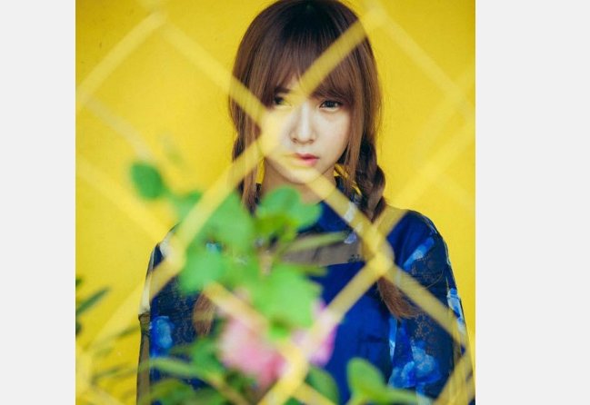 杨小墓是谁，她漂亮吗，求个人资料和照片