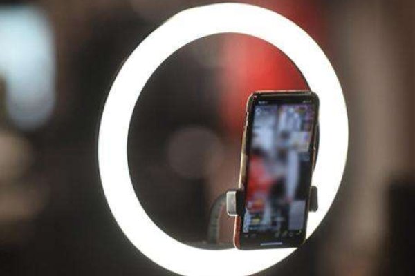 男子直播性侵少女称9000买的，女孩哭叫一小时，顶风作案该如何处理？