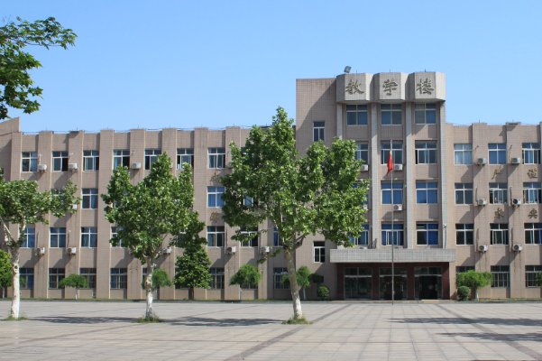 济南市育英中学现任校长