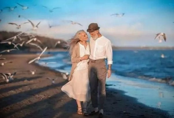 他朝若是同淋雪，此生也算共白头出自哪？