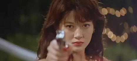 剑侠与飞机妹中的女主演是谁？