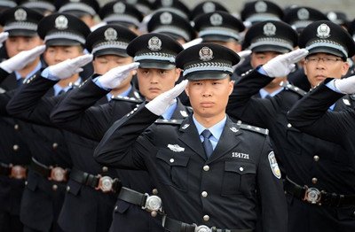 54岁民警因公殉职，曾4次在工作途中休克，他是否值得我们敬重？