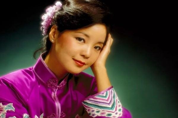 有一首歌的歌词是“你问我爱你有多深”这首歌的歌名是什么呀？