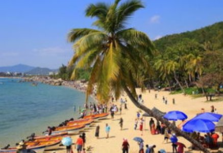 女子滞留三亚，得知机场有包食宿酒店火速前往，结果怎么样？