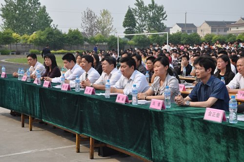 泰兴市扬子江高级中学的学校制度