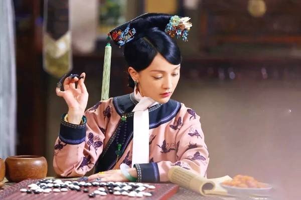 弘历的第一位格格，诞下了长子，为何逝后才成为了真正的嫔妃？