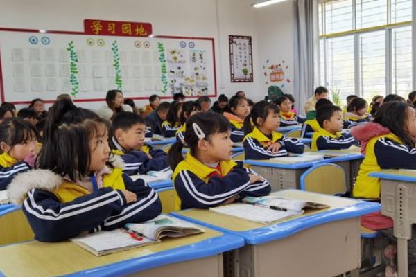 开头是原结尾是动的成语