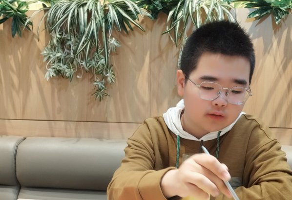 曹桐睿哪年生的