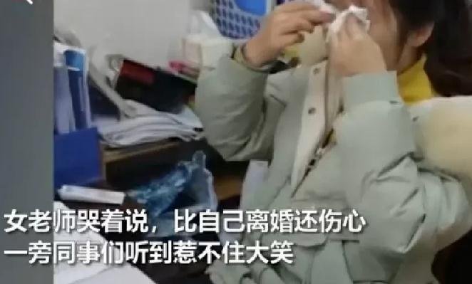 班里第一二名转学，班主任在办公室痛哭，她为何如此激动？