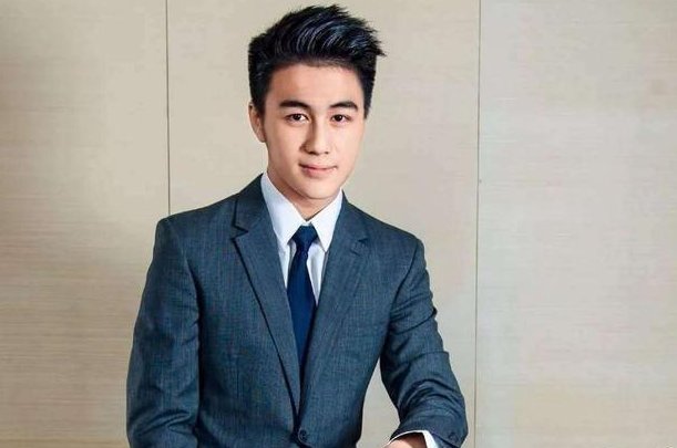 何超莲和何猷君是什么关系