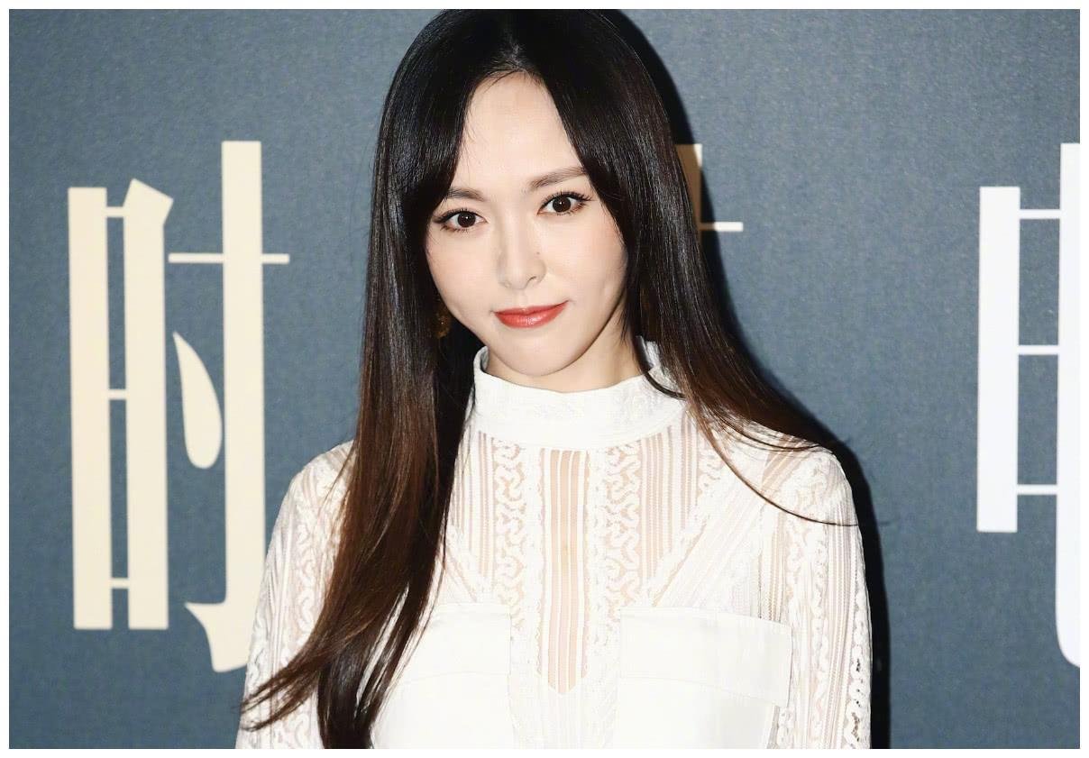 唐嫣被压了15年的剧开播了，那个没有滤镜的年代，唐嫣的颜值抗打吗？