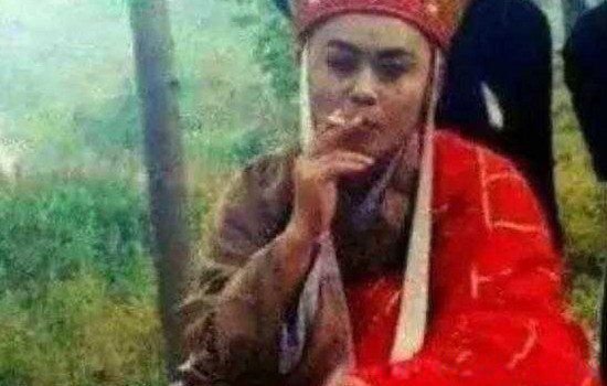 一张图片笑死10亿人 蒙娜丽莎也开始抽烟了