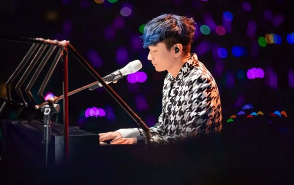 背对背拥抱的歌词是什么？