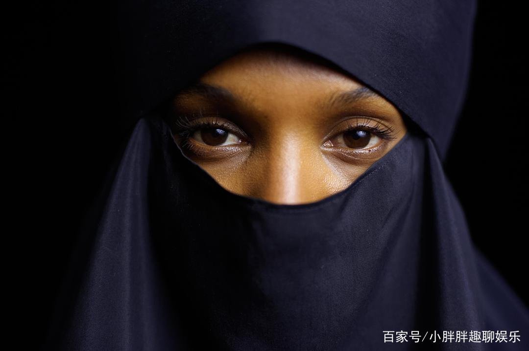 震撼人心《沙漠之花》，究竟讲了些什么？