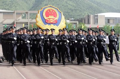 54岁民警因公殉职，曾4次在工作途中休克，他是否值得我们敬重？