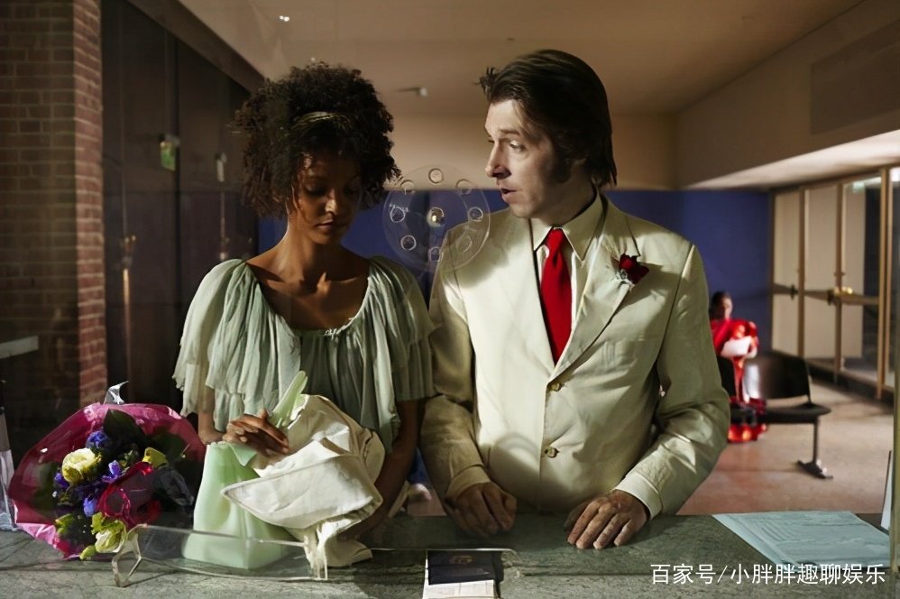 震撼人心《沙漠之花》，究竟讲了些什么？