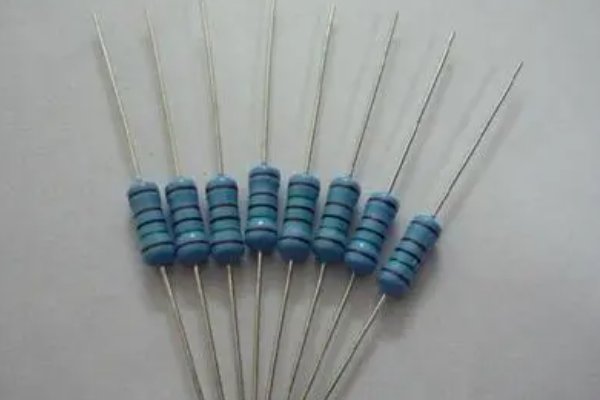 r100电阻阻值是多少