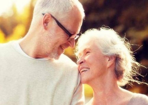 恋恋不舍 的意思