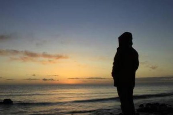 沉默寡言的意思释义