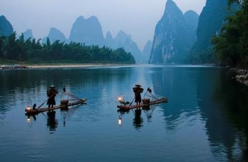 两岸什么绿油油江南什么小小竹排画中游？