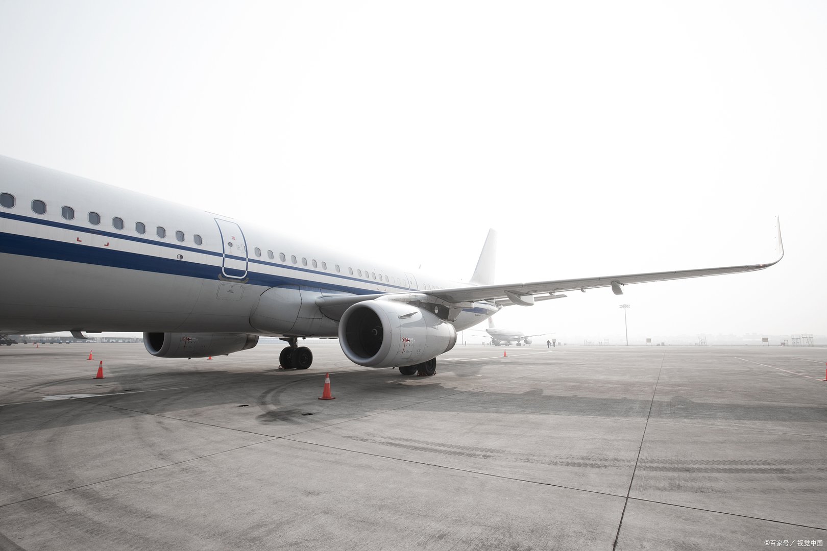 失事航班家属情绪失控在机场大哭，此事故对他们来说是多沉重的打击？