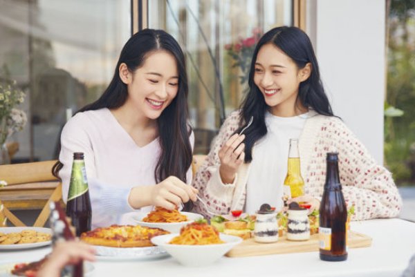 女儿闺蜜跟爸爸在一起是什么韩剧