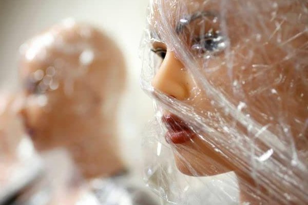 成人娃娃为何出售的价钱如此之高，它是用什么制造的？