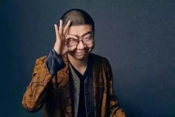 《脱口秀大会5》kid遗憾淘汰，李诞不拍灯，网友为何对其不满？