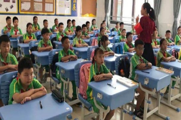 高洁傲岸是什么意思