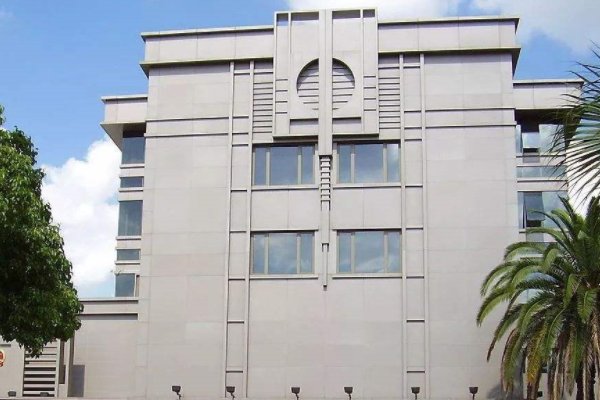 美国在中国有几个大使馆？