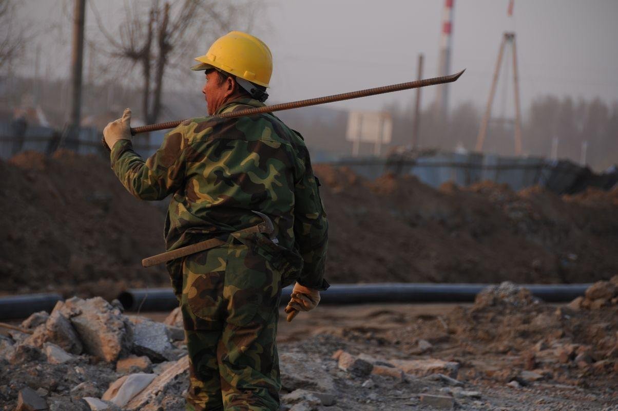 农民工月均收入4072元，与上一年相比有怎样的变化？