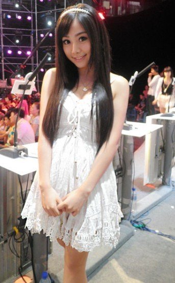 非诚勿扰 8月7日 白衣女嘉宾是谁