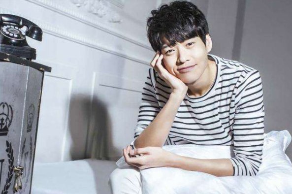 明星之间谈恋爱，你觉得该不该公开？