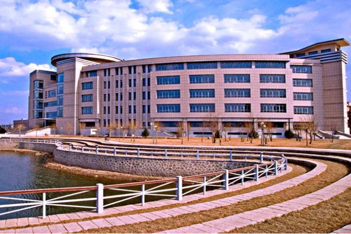 抚顺石油学校是几本?